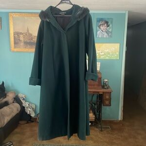 Beautiful vintage dark green wool coat with fur collar.